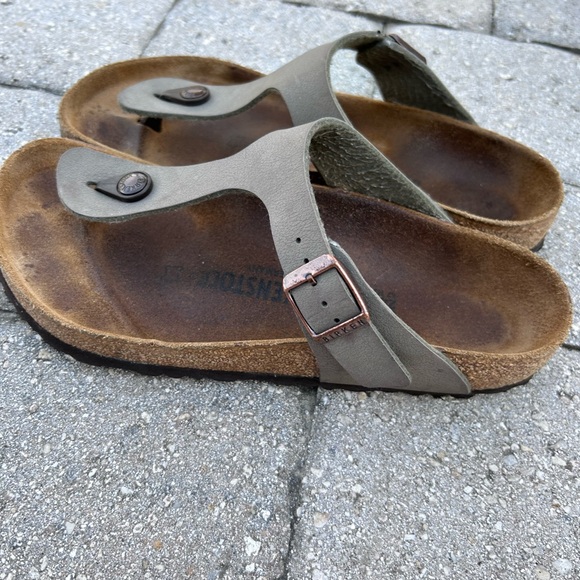 Birkenstock Gizeh Sandals - Size EU 38. US size 7. Used in good condition. - Picture 5 of 5
